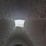 Un�ulteriore scala ci conduce infine nell�ultimo sorprendente luogo del monastero. Si tratta di un ambiente voltato, con un foro centrale...